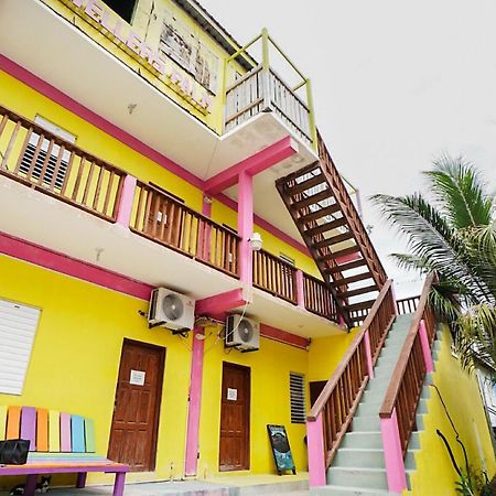 Хостел Travellers Palm Backpackers Кей-Колкер Экстерьер фото