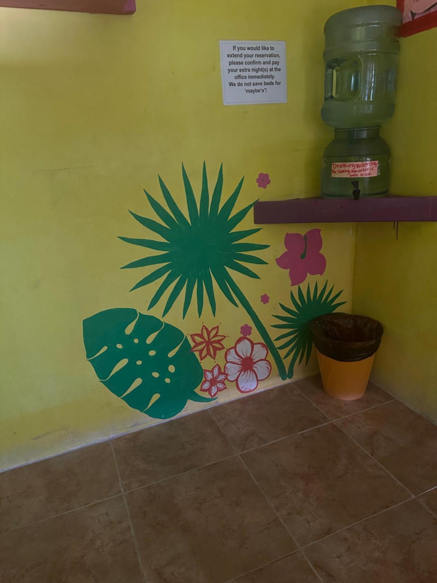 Хостел Travellers Palm Backpackers Кей-Колкер Экстерьер фото