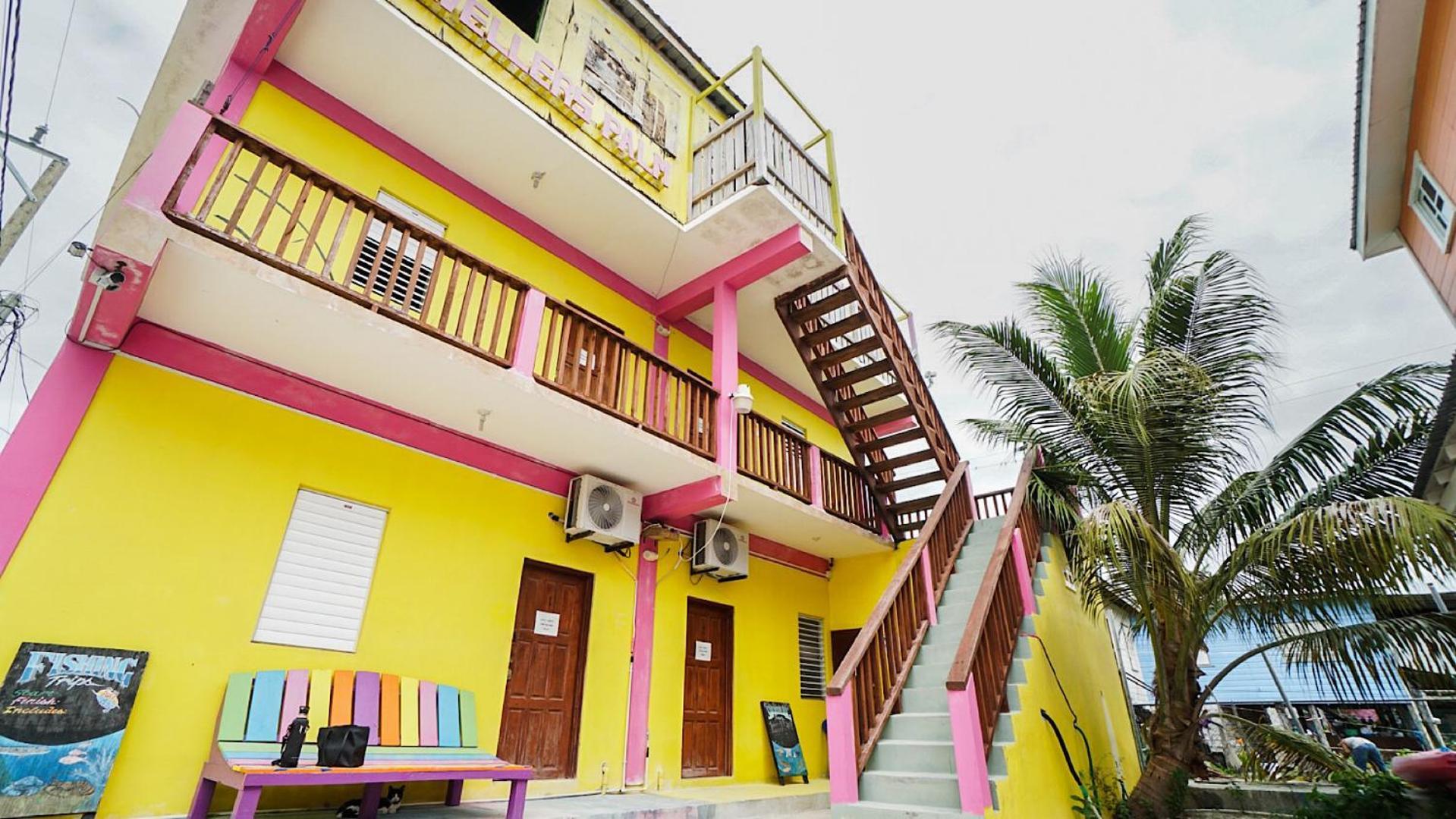 Хостел Travellers Palm Backpackers Кей-Колкер Экстерьер фото
